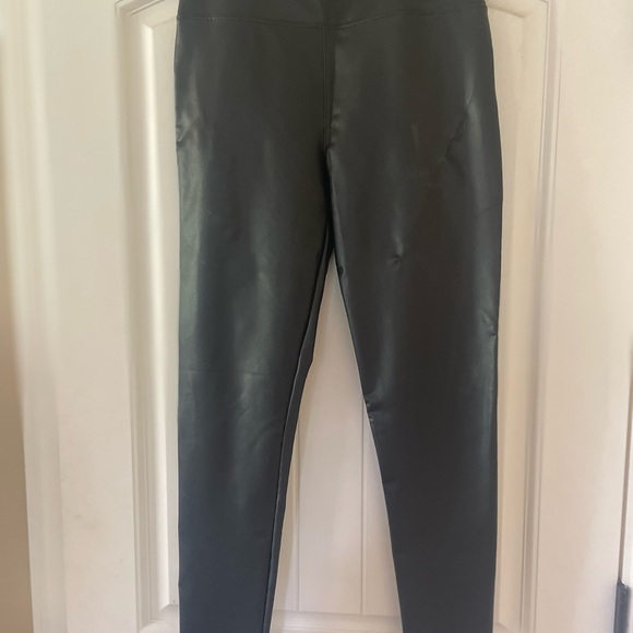 American Eagle Faux Leather leggings - Picture 3 of 8